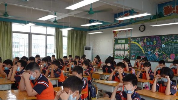 維格教育照明，點(diǎn)亮孩子未來的教室護(hù)眼燈