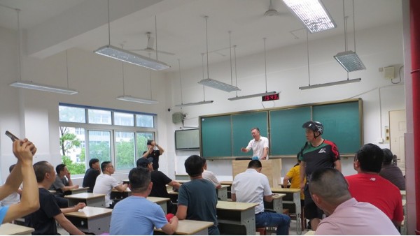 喜報(bào)！江蘇啟東教室照明燈光改造項(xiàng)目現(xiàn)場(chǎng)觀摩會(huì)在啟東中專(zhuān)舉行