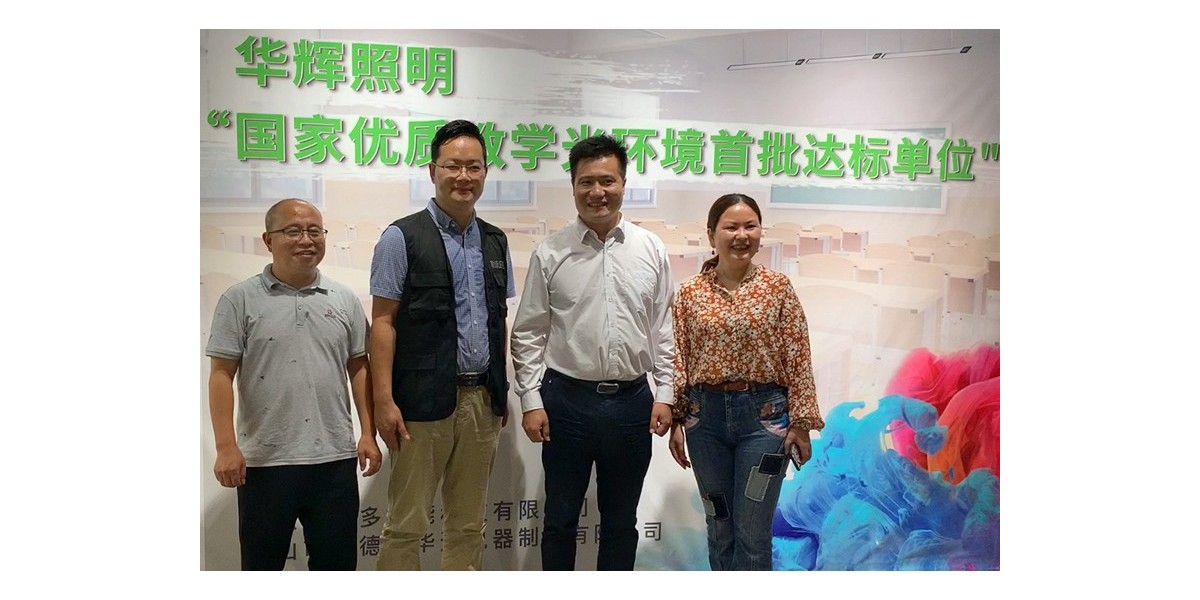 <i style='color:red'>勒流</i>街道辦事處伍主任和<i style='color:red'>勒流</i>市監(jiān)局溫副局長(zhǎng)蒞臨我司考察智能教室項(xiàng)目